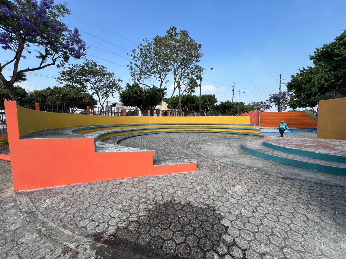 En el Parque Coviem realizamos pintura general, reparación de juegos infantiles y trabajos de soldadura. Seguimos transformando y embelleciendo los espacios públicos. #ConstruyendolaCiudadDetodos <a href="/alcaldiagye/">Muy Ilustre Municipalidad de Guayaquil</a> <a href="/aquilesalvarez/">Aquiles Alvarez Henriques</a>
