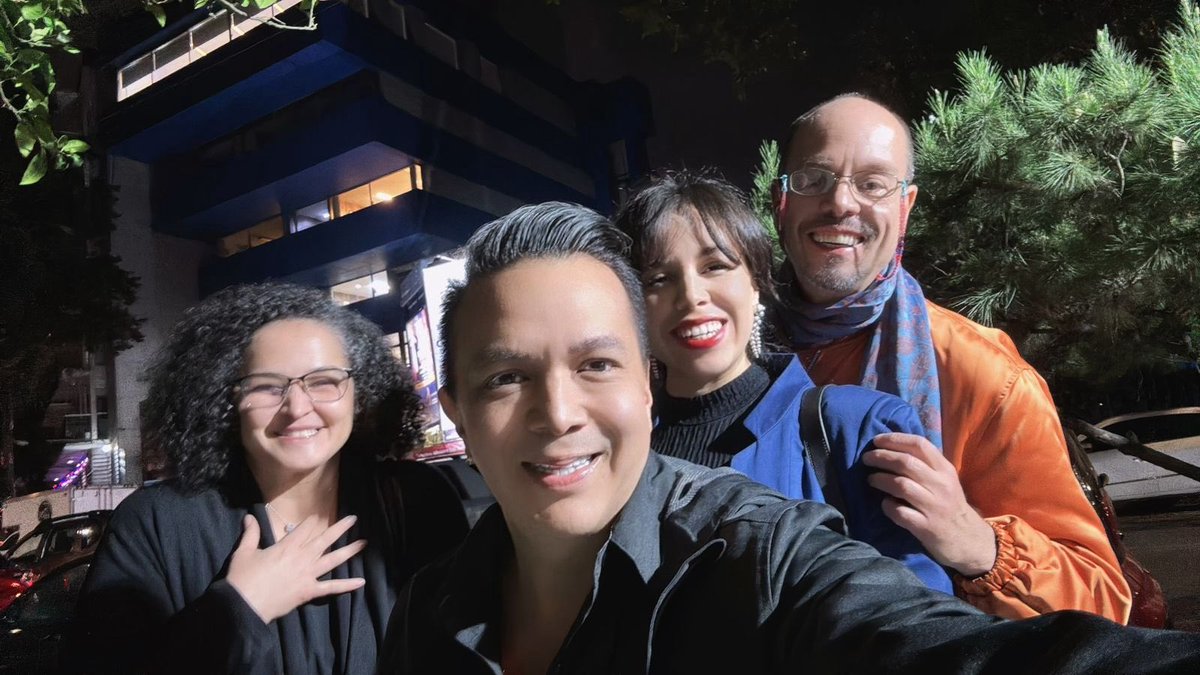 Parte del equipo literario de la producción de <a href="/RosyOcampo/">Rosy Ocampo</a> 
¡Felices en la asamblea de <a href="/SOGEM_Oficial/">SOGEM | Sociedad General de Escritores de México</a> !
El equipo no está completo, faltan tres, pero lo que estamos preparando ya está en proceso… ¡y les va a encantar!