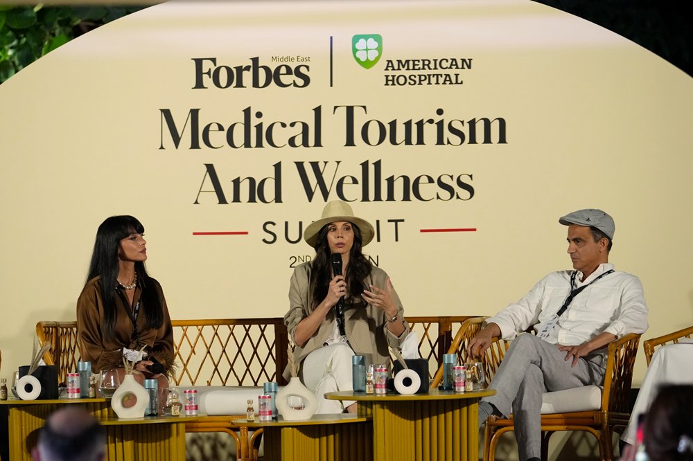 في جلسة نقاشية تناولت كيفية دعم التعافي والصحة العامة على المدى الطويل من خلال التغذية المبنية على الأدلة، وفهم الميكروبيوم، والروتين اليومي البسيط بدءًا من تصميم الوجبات وصولًا إلى سلامة الغذاء، استعرضت ماري كريستين، المتخصصة في صحة الجهاز الهضمي الوظيفي، ود.بول عون من 