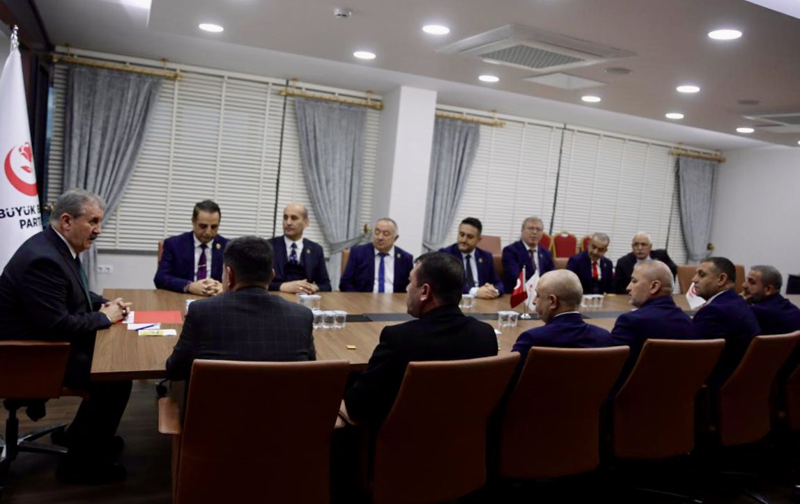 Türkiye Harp Malulü Gaziler, Şehit Dul ve Yetimleri Derneği Genel Başkanı Mustafa Işık ve yönetim kurulu üyeleri, Genel Başkanımız Sayın Mustafa Destici'yi ziyaret etti.

Nazik ziyaretleri ve kıymetli destekleri için teşekkür ediyoruz.

🇹🇷Şehitlerimizin aziz hatırası,