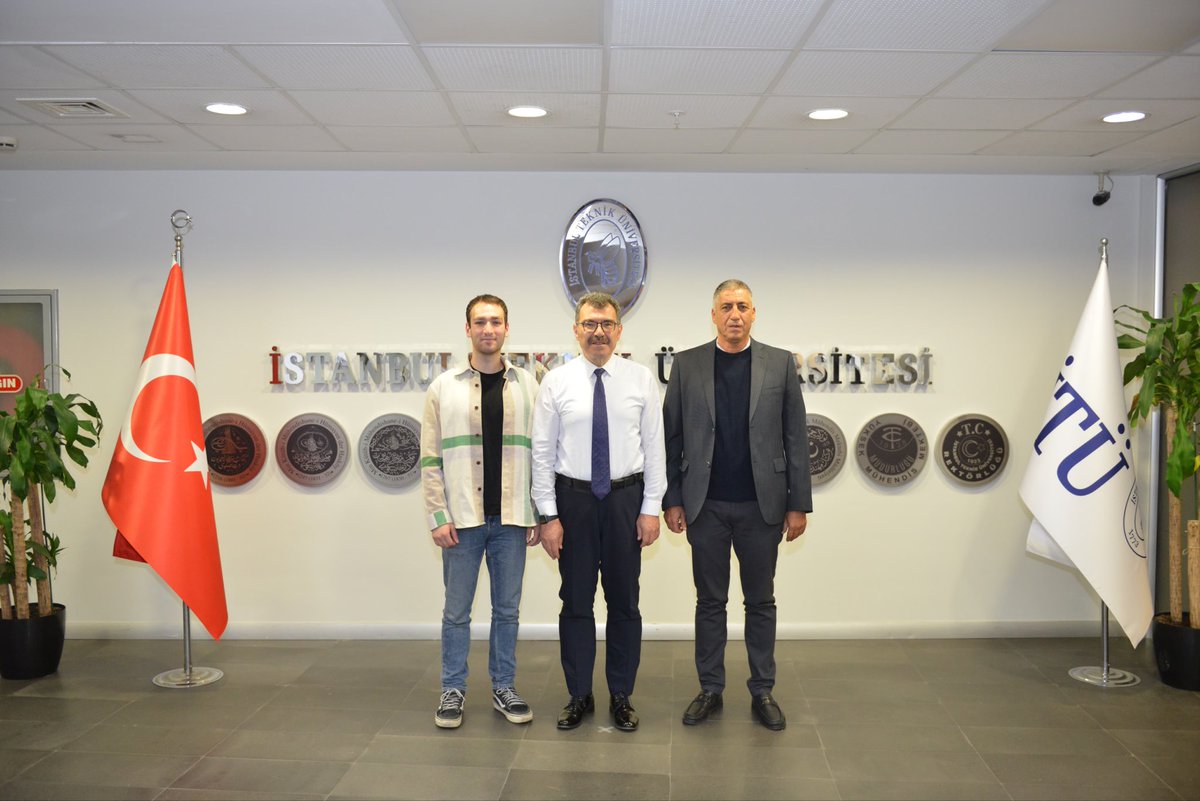 Bugüne kadar ultra maraton yüzmede, okyanus ve göllerde 5 ila 18 saat arasında yüzerek 14 maratonunun çoğunu ilk Türk sporcu olarak başarıyla tamamlayan, aralarında yaklaşık 19 km uzunluğundaki Coronado Adası parkurunun da bulunduğu zorlu etaplarda önemli başarılara imza atan,