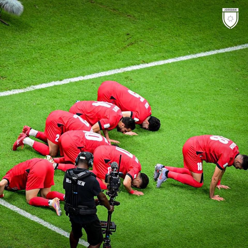 بالأول ولا بالرديف 
النشامى منتخب مخيف 👌
ثلاثية مع "الرأفة" 
بالعلامة الكاملة للدور القادم ❤️🇯🇴❤️
هاردلك اخواننا المصريين ❤️❤️