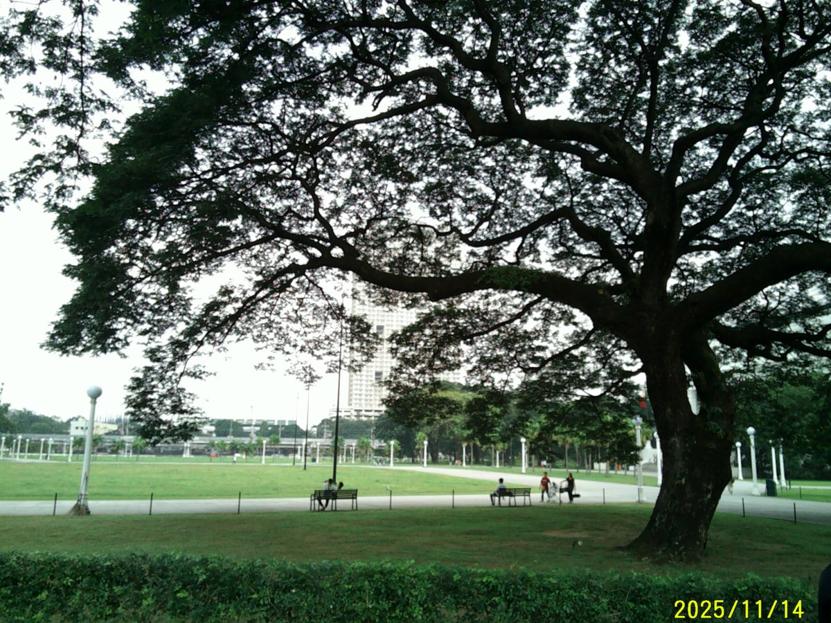 i took this photo too. love the scenery