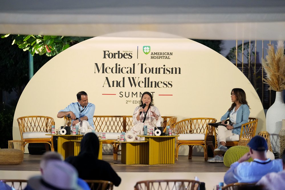 يواصل أبرز الضالعين في قطاع الرعاية الصحية في منطقة الشرق الأوسط وشمال أفريقيا صياغة مستقبل السفر الطبي، حيث استعرض جون سونيل من مجموعة برجيل القابضة، وبيغي لي، الرئيسة التنفيذية لحلّ المشكلات والشريكة الإدارية لدى SPS Affinity، ضمن جلسة أدارتها راميا فرّاج من فوربس الشرق 