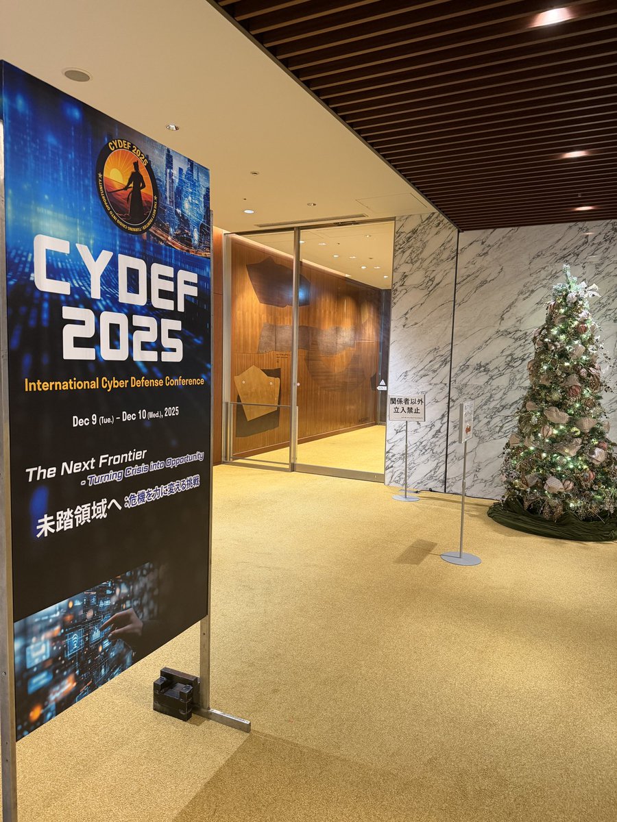 chikaplio's tweet photo. さて!#CYDEF 1日目、終了しました。
昨年よりいい感じになっていると実行委員やスタッフの間では手応えを感じております。
例年通りNATOや米軍、アジア、日本の高官の方々の講演に加え、今年は企業展示がいい賑やかさにつながっている感じがします。
本日、12月10日が2日目で最終日。お申し込みされた方は展示ブースや私が担当しているTTXにもぜひお越しください。
TTXは参加に勇気が入りますが、記憶に残ります✨参加者間で親交を深められますし、能動的サイバー防御を体感できいいお勉強になります🔥
👮🥷💁🏻♀️