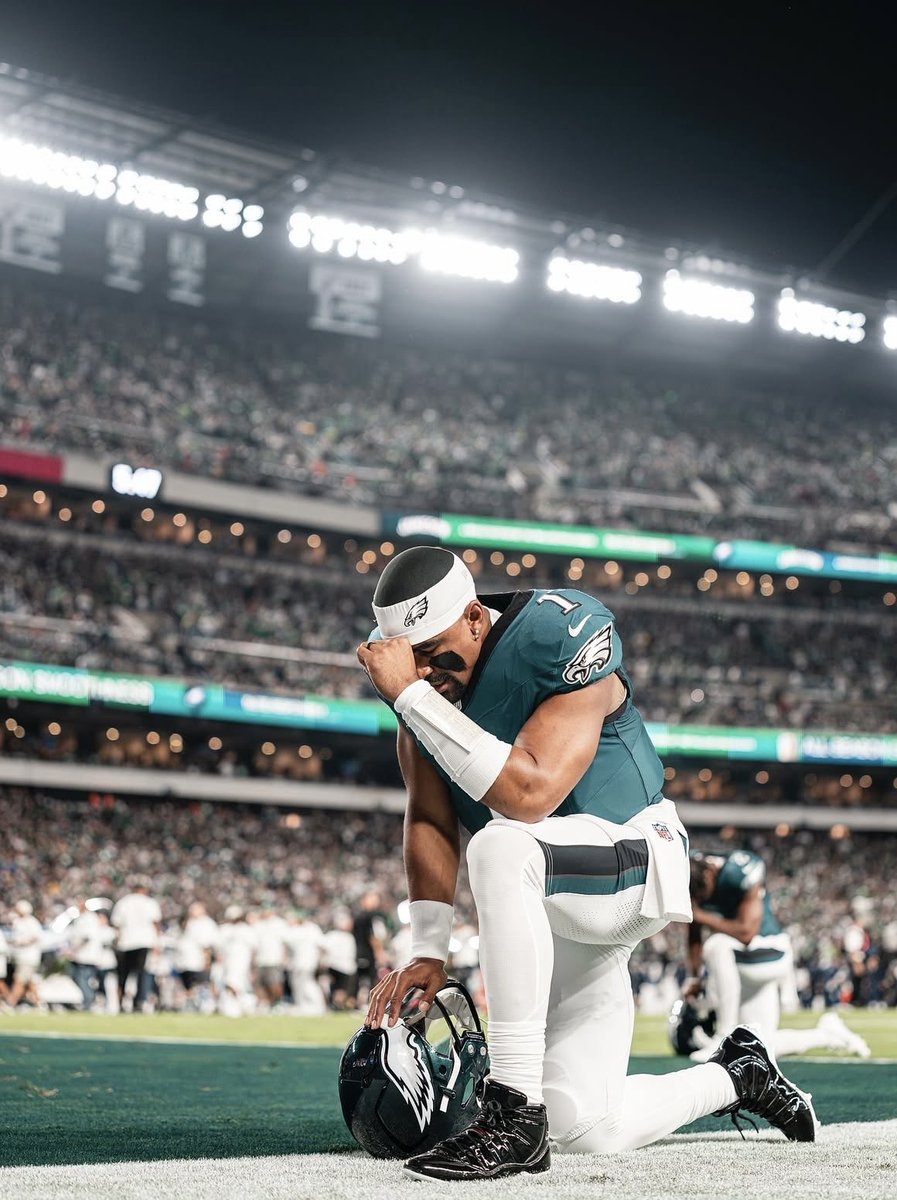 Cooper DeJAWN 🦅 tweet media