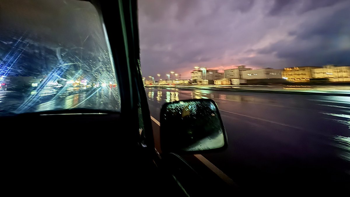 قلنا الحنين يموت يوم الحب مات 
وأثر المطر، يحييْ المحبة والحنين!