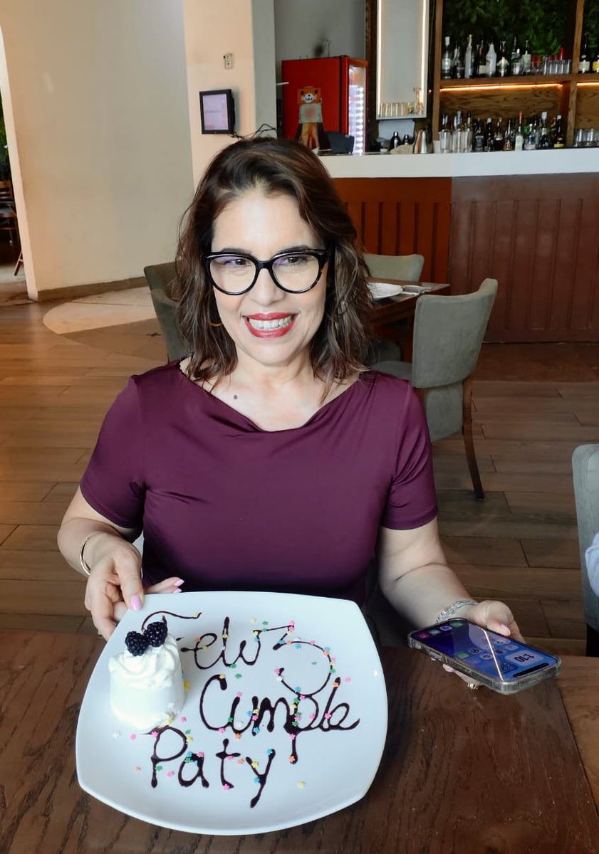 Robles_Karlaa's tweet photo. No sabes lo agradecida que estoy porque seas mi mami https://t.co/pqLQCytgpg