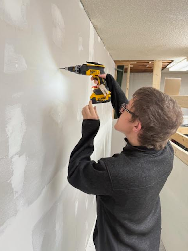 GrantWoodAEA's tweet photo. With support from GWAEA and the Perkins Consortium, overseen by GWAEA school improvement consultant Chad Blanchard, HLV students are getting experience with new tools, putting real construction and engineering skills into practice!
.
#EveryDayatAEA #IowaEdChat https://t.co/d0swXnFceG