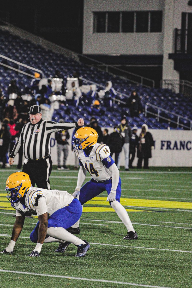 Full season Highlights 

100+tckls 

25+ tfl

4 sacks

2 forced fumbles 

State Champion 💍

hudl.com/v/2TLxPk