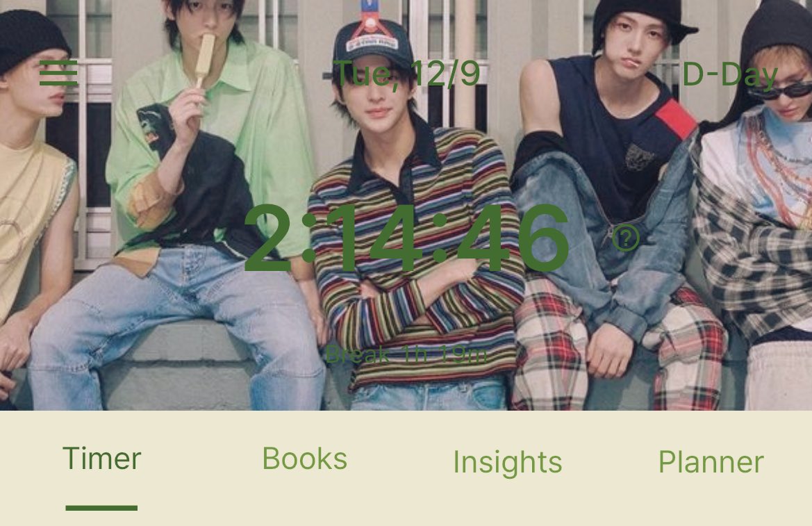 futurephaarm's tweet image. yey belajar untuk uas hari terakhirr! meskipun bikin pusing bangeets tapii lumayan enjoy ngerjainnya. semogaa nilainyaa bagus aamiin 🤓⭐️