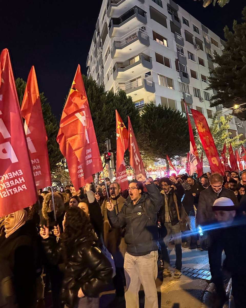 EhpIzmir's tweet photo. Açlığa ve yoksulluğa razı gelmeyen, ödenmeyen ücretleri için direnen belediye işçileri ile birlikte yürüdük. 

Emeği yok sayılan belediye işçilerinin haklı mücadelesinin yanındayız. https://t.co/K4y7C6z0fM