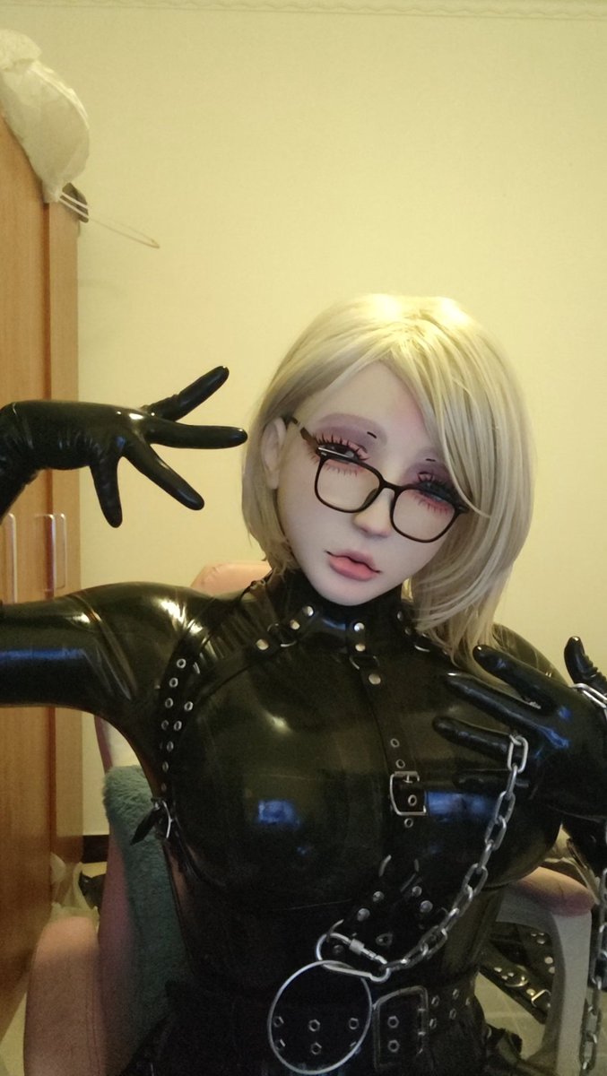 QAQ9ZVPE29FLrDV's tweet photo. #heavyrubberdoll #heavyrubber #heavyrubberfetish #rubberqueen #rubbermistress #latexfetish #latex #latexcatsuit #latexdoll #latexgirls #latexmistress #mask #latexmask #femalemask #kigurumi https://t.co/WldgmQnj6x