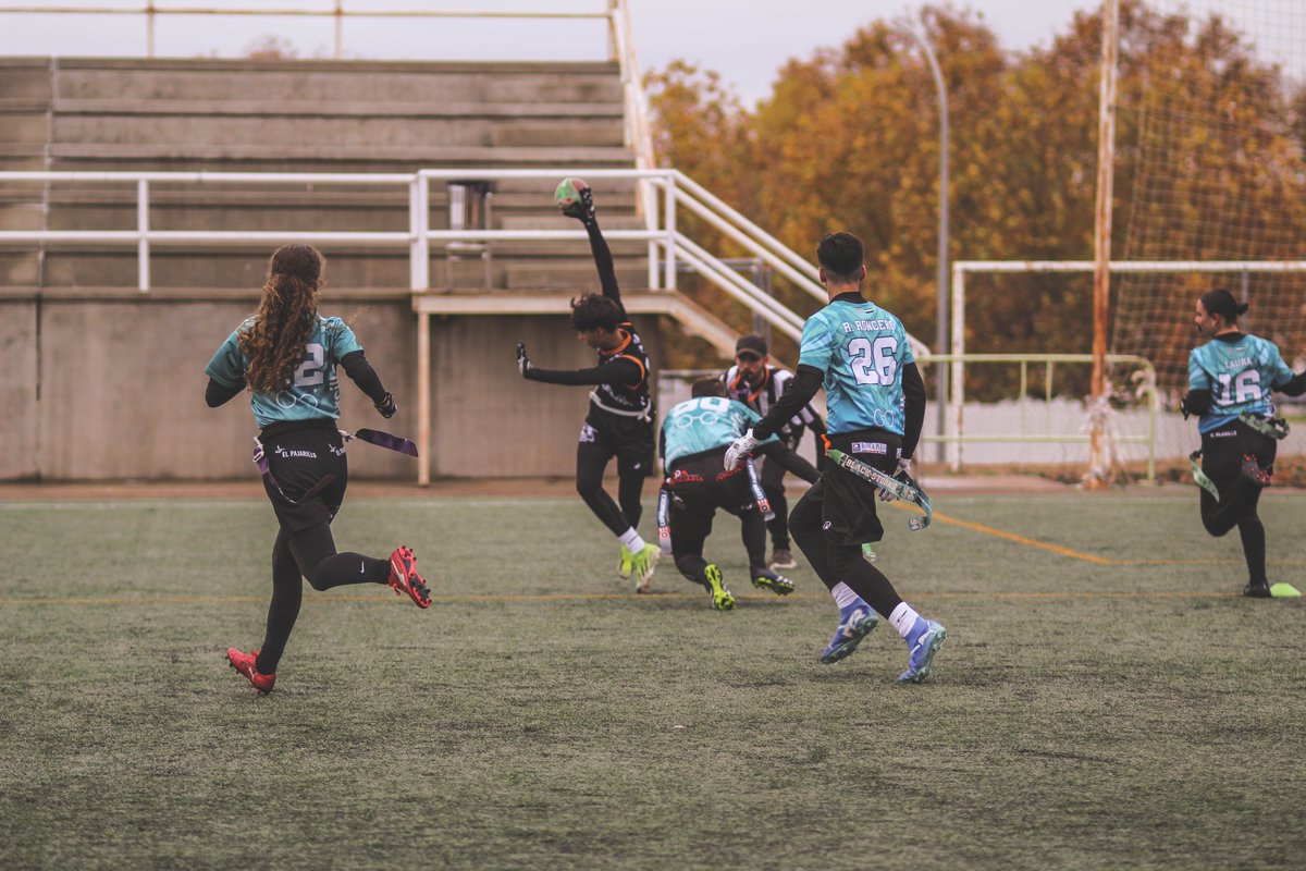 #Underdogs🐶 clasifica directo a la final y defenderá el título de la 🏟 Liga ADAME.

🔥 En un partido agónico, doblegaron a #Raptors🦅 y acaban su fase regular sin derrotas (3-0-1).

JORNADA5️⃣
#Underdogs🐶 12-6 #Raptors🦅 
🎖 MVP: #Julieta21 2 pases TD

📝blackstorks.com/2025/12/09/und…