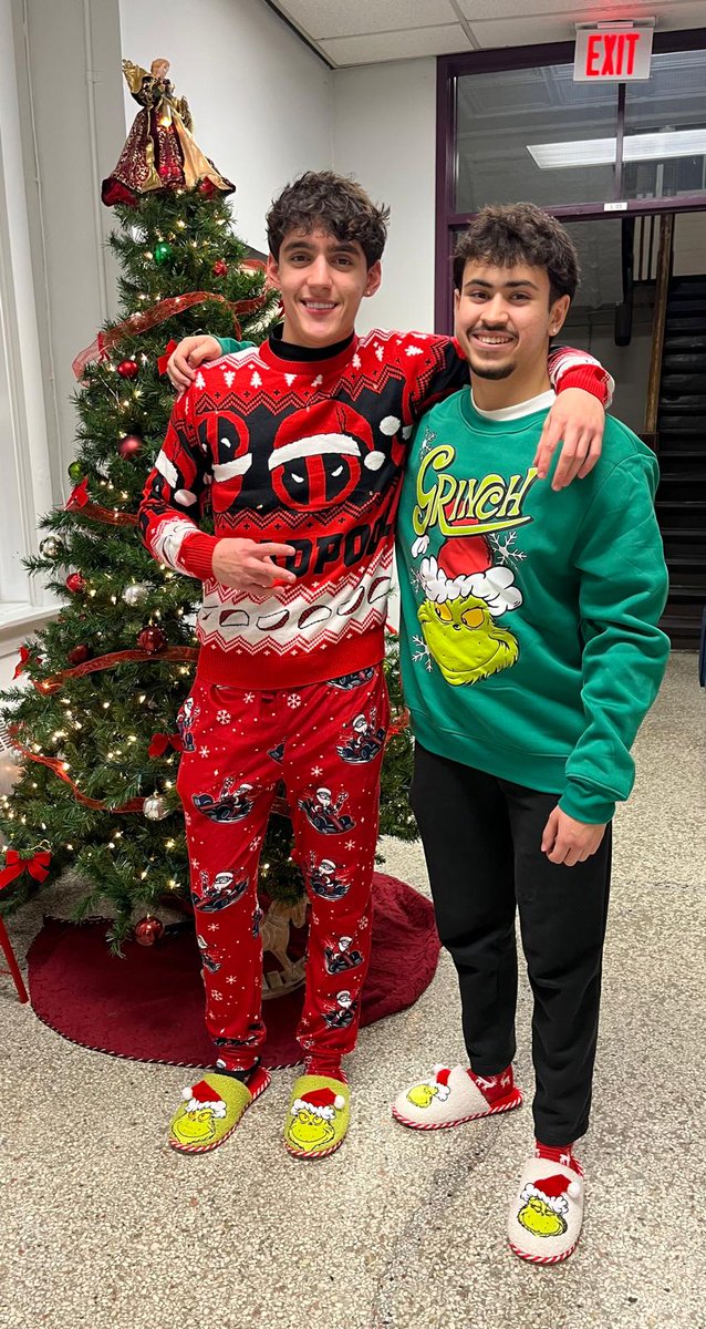 studyinniagara's tweet photo. We would like to wish everyone a safe and very Merry Christmas! Well wishes to your friends &amp; families and we hope they continue into the New Year and beyond! ❄️🎄🔔
Registration for September 2026 is OPEN! 
#christmas #newyear #international #study #canada #niagarafalls #student https://t.co/dzDG4Td51l