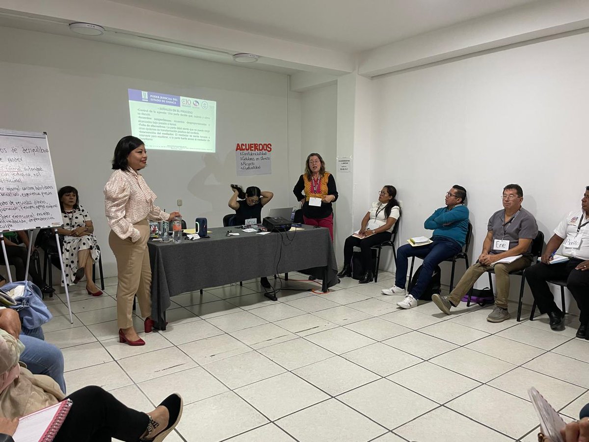 IEEPOGobOax's tweet photo. En el marco del Diplomado en Gestión de Conflictos Escolares, la Dir. para la Atención de los Derechos Humanos del IEEPO, en colaboración con el Centro de Justicia Alternativa del #PJEO, desarrolló la Sexta Sesión con el tema “Ética y Perfil del Mediador”
#QueSigaLaTransformación https://t.co/aqJOduwXga