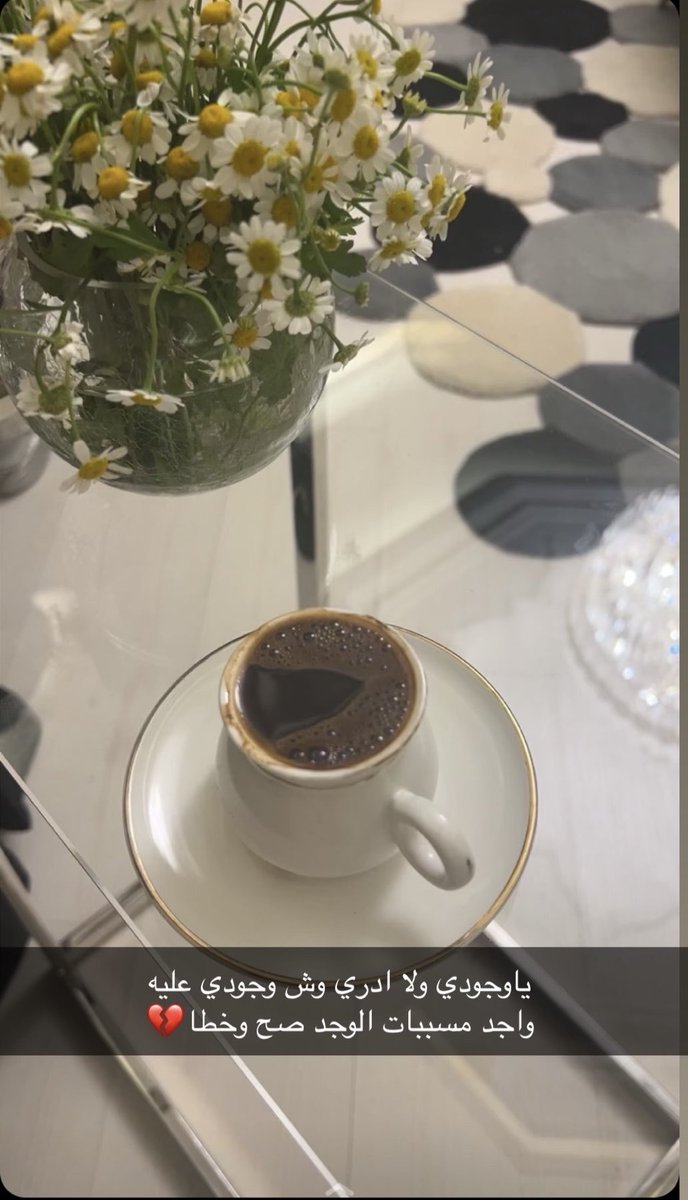 ياوجودي ولا ادري وش وجودي عليه
واجد مسببات الوجد صح وخطا

يحتوي صدري من الحزن مايحتويه
ودونه الصبر والكتمان ستر وغطا.💝