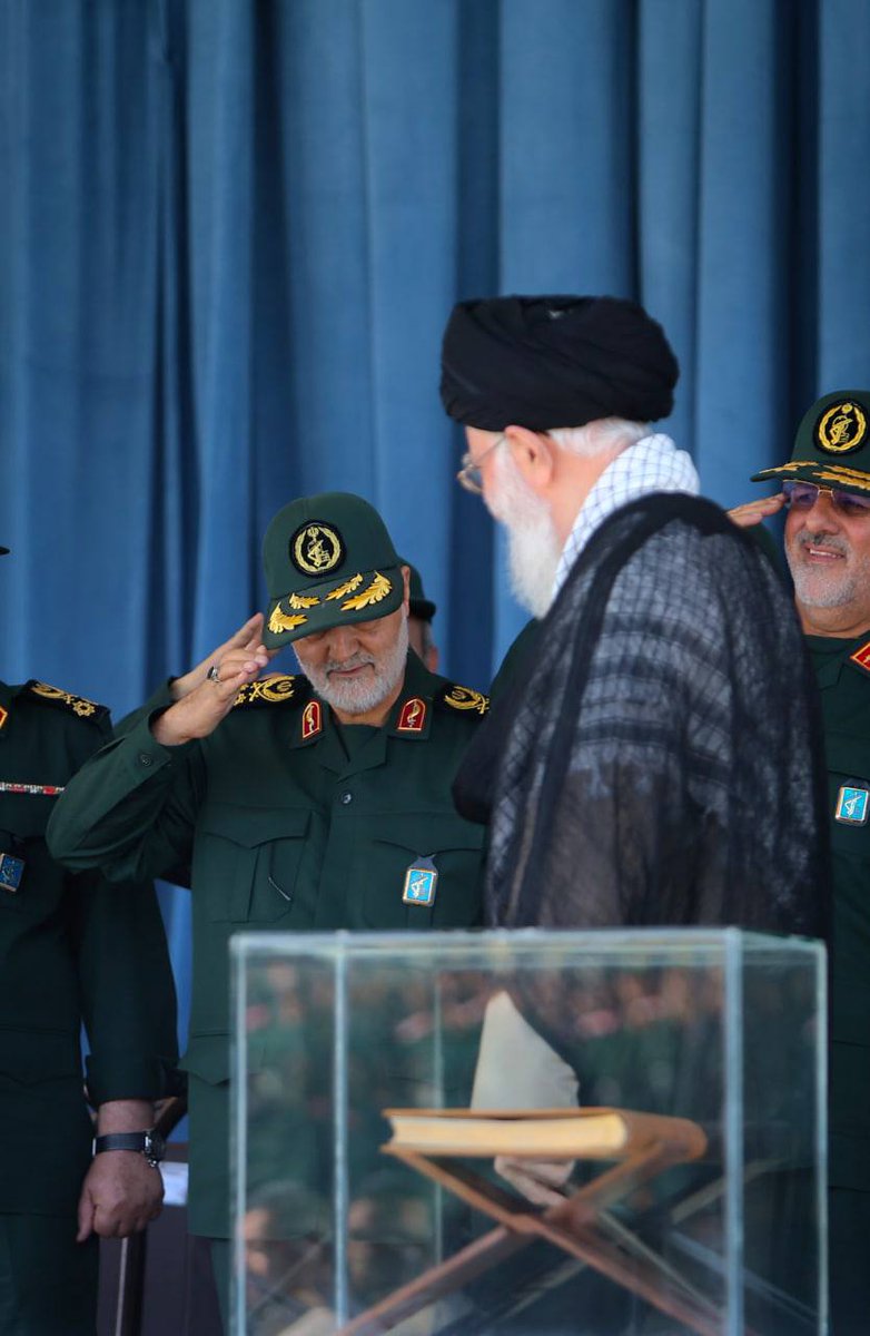 ما بعد از اینکه می‌گوییم "مدافع حرم"، فکر می‌کنیم این عبارت خلاصه است در دو حرم مقدس حضرت رقیه و حضرت زینب(س)، کل جمهوری اسلامی حرم است.

#شهید_حاج_قاسم_سلیمانی