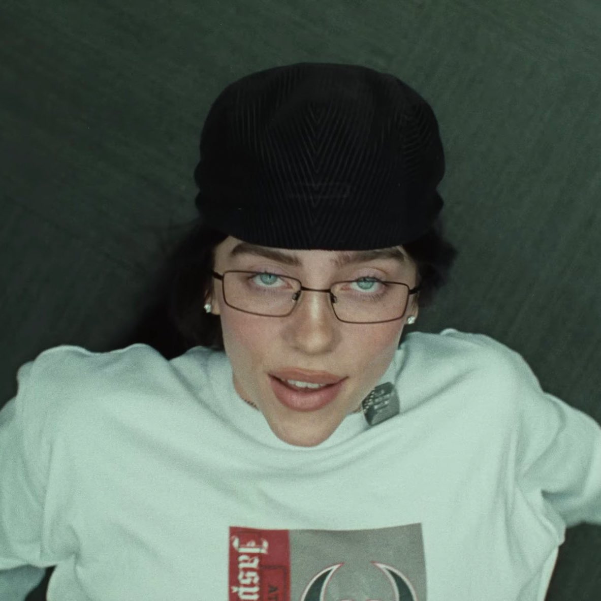 BuzzingPop's tweet image. “BIRDS OF A FEATHER” by Billie Eilish is the biggest solo female song of 2025 on the Hot 100.