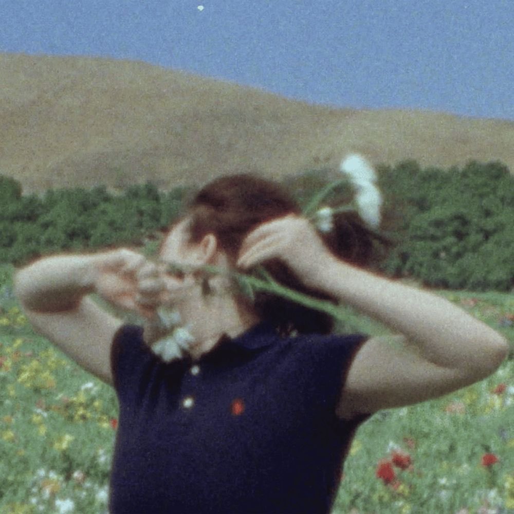 BuzzingPop's tweet image. “BIRDS OF A FEATHER” by Billie Eilish is the biggest solo female song of 2025 on the Hot 100.