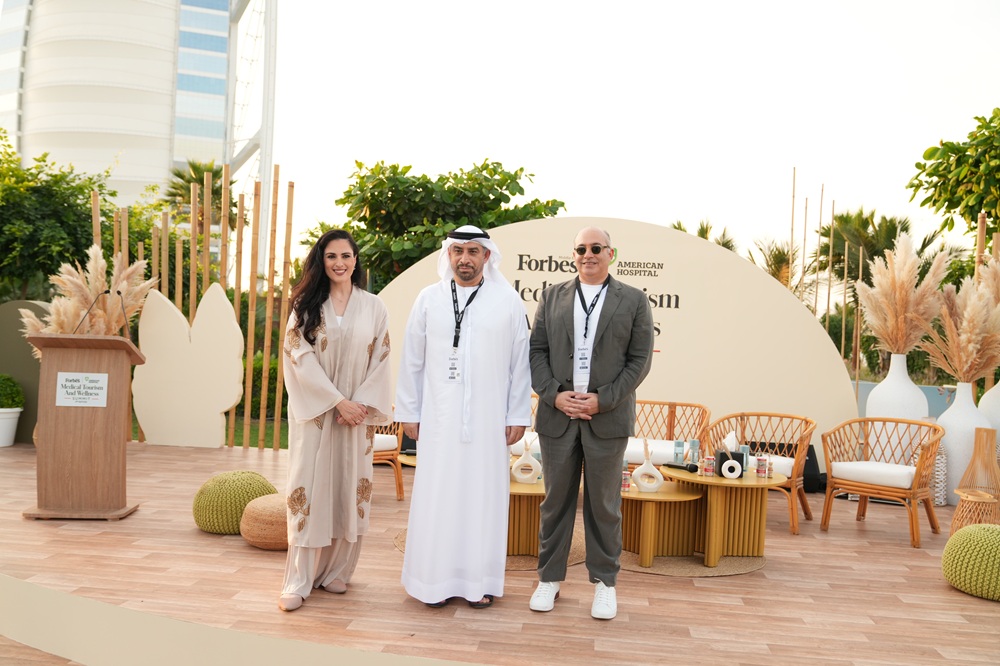 عيد دبي صياغة مفهوم سفر الرفاهية الصحية جامعًة بين الرعاية الصحية المتقدمة والسياحة العالمية الرائدة، ومن أجل استعراض هذه الرؤى، انضم سعادة مشعل عبد الكريم جلفار، وشريف بشارة، إلى جلسة نقاشية قيمة أدارتها سالي موسى من فوربس الشرق الأوسط لاستكشاف كيفية تحول المدينة إلى مركز عالمي 