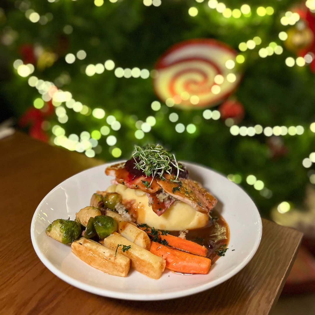 killasheehotel's tweet image. The festive flavours are calling… 

Enjoy our Turkey &amp;amp; Ham special at Oak &amp;amp; Anvil, available from 12-3pm everyday! 😋🍽️

#Killashee #Dining #OakandAnvil