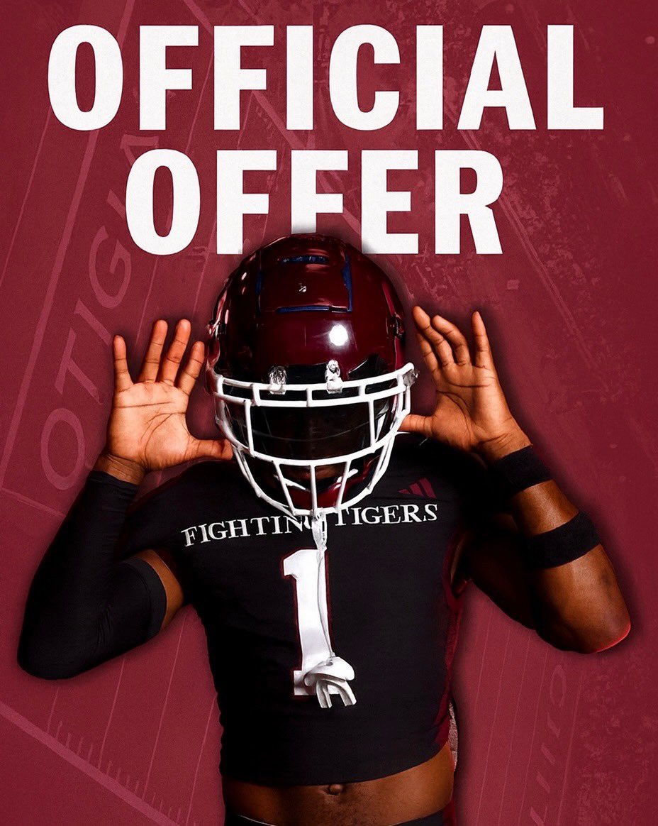 DeVaughnElery99's tweet image. #AGTG After a great conversation with @coachlane9 I am blessed to recieve an offer from @CvilleTigersFB!!
@coachnatemcpeek @CoachJeffPoe