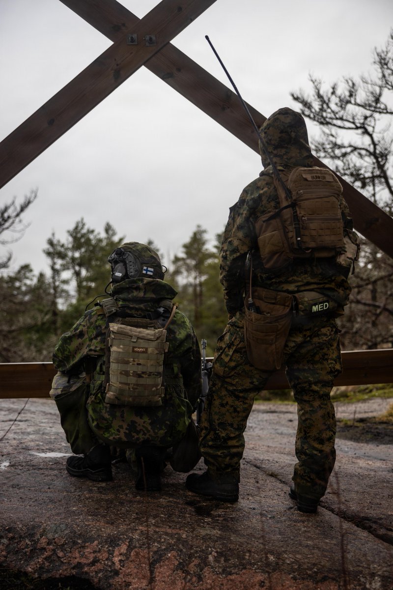 USMC's tweet image. #Marines with II Marine Information Group, alongside Finnish joint terminal attack controllers, take part in Exercise Freezing Winds 2025 in Korpo, Finland. 

Marines partnered with Finnish joint terminal attack controllers to field new sUAS sensors to develop joint targeting…