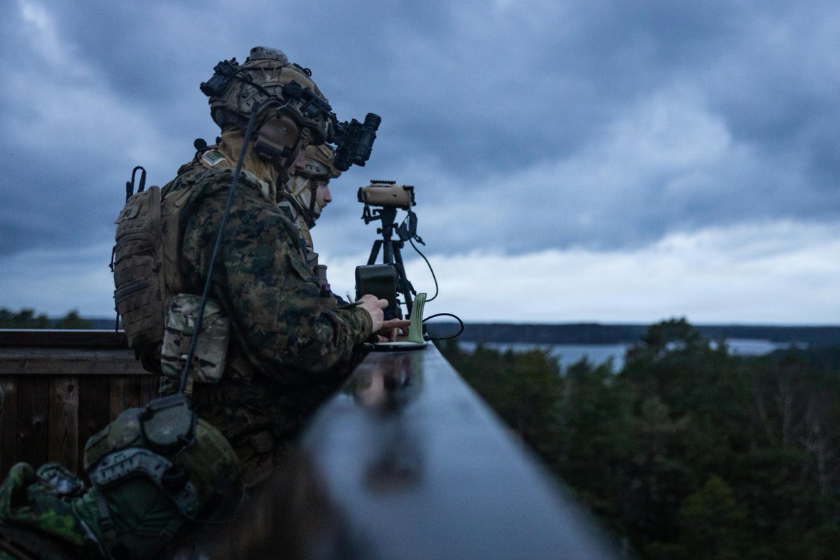 USMC's tweet image. #Marines with II Marine Information Group, alongside Finnish joint terminal attack controllers, take part in Exercise Freezing Winds 2025 in Korpo, Finland. 

Marines partnered with Finnish joint terminal attack controllers to field new sUAS sensors to develop joint targeting…