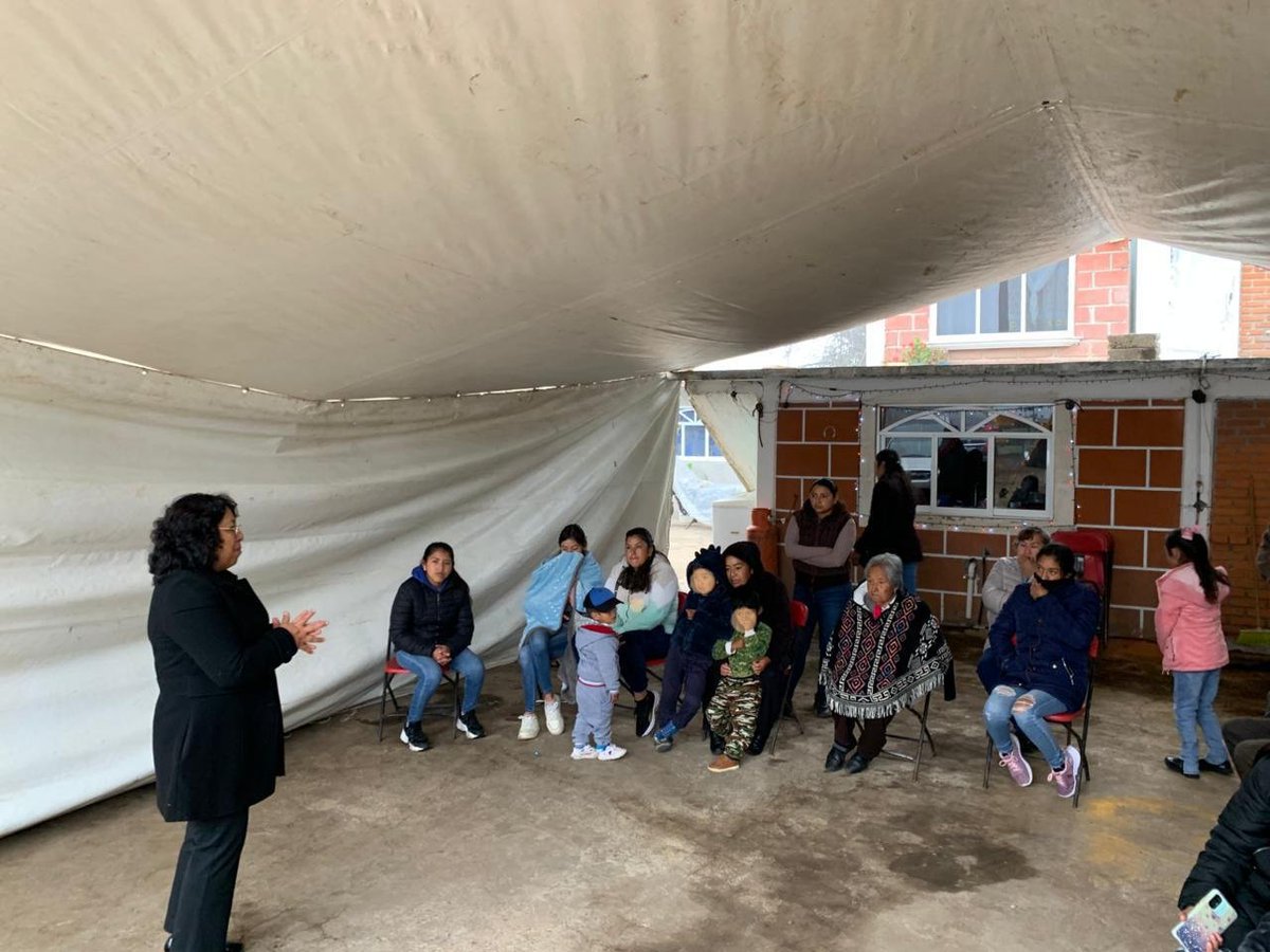 ChayitoBautist's tweet photo. ✨️ Seguimos saludando a nuestros vecinos y vecinas, de las diferentes comunidades del municipio. #CasaVieja #EquipoVerde 💚🩷💚
#TerceraRegiduría
#NicolásRomero
@pepecouttolenc
@eruviel_avila https://t.co/aKsEcAYmzq