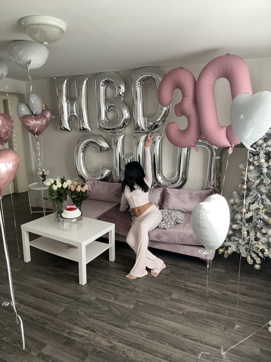 IceMagazine___'s tweet image. Its 30th Birthday 🥹😭🥳 and im exactly who I think I am 💖🥳🔥😝