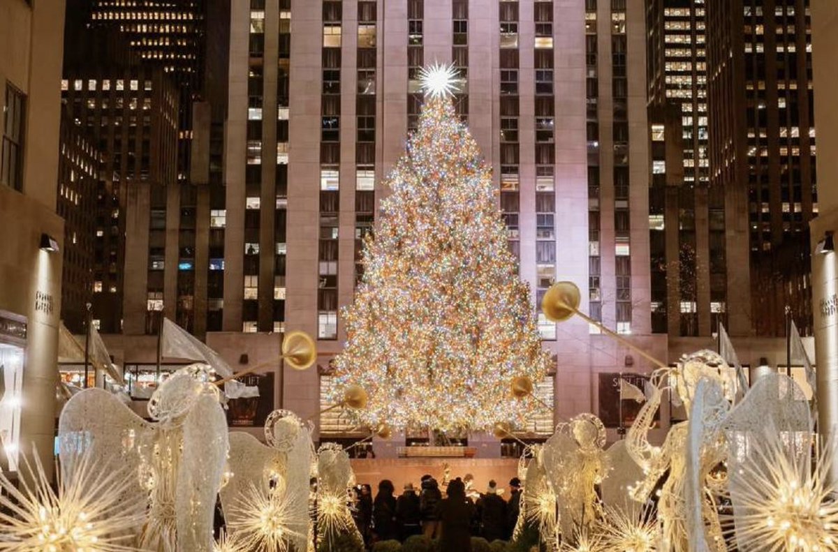 NYC classic. Rockefeller magic!

#MTG #NYCRE #RockefellerCenter #NYCHolidays