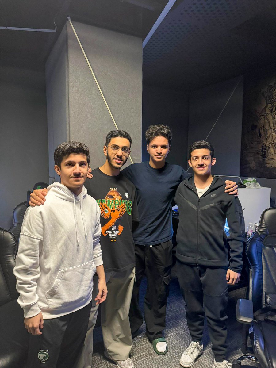 FalconsEsport's tweet image. منتخبنا جاهز لكأس العالم 💚🇸🇦 

بالتوفيق للأبطال في رحلة الحفاظ على لقب كأس العالم للعبة روكيت ليق 🫡

#معاك_يالأخضر - #FeWC