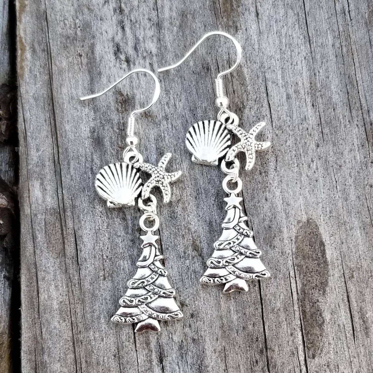TrendingNowGift's tweet image. Coastal Christmas Tree Earrings #seashells #beach #Christmasathebeach #tropicalChristmas #coastal #coastalchristmas #Christmastree #Christmasearrings #Christmas #Christmasgift #Christmasgifts #Stockingstuffers #giftforher #FloridaChristmas

 etsy.me/3Lfnf9L via @Etsy