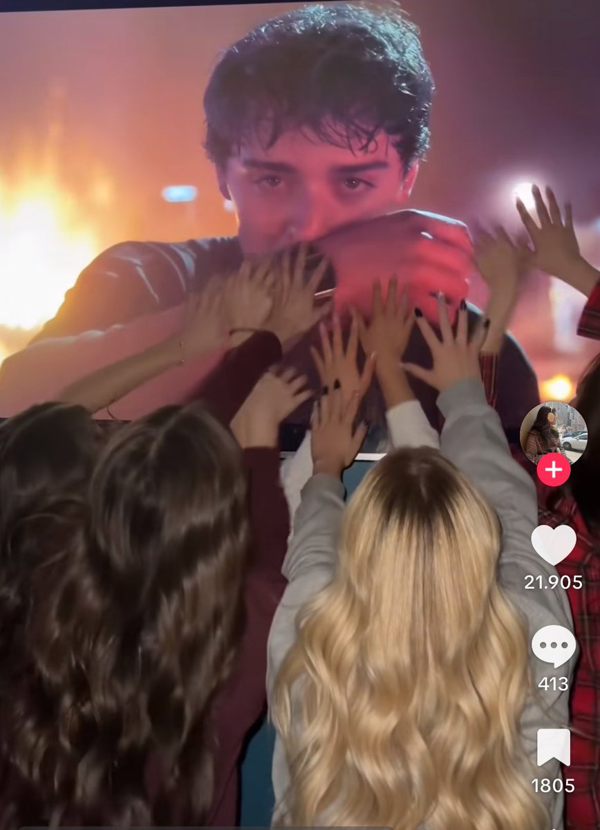 marvelnat0rr's tweet image. name his dad, birthday, and 5 will byers songs rn