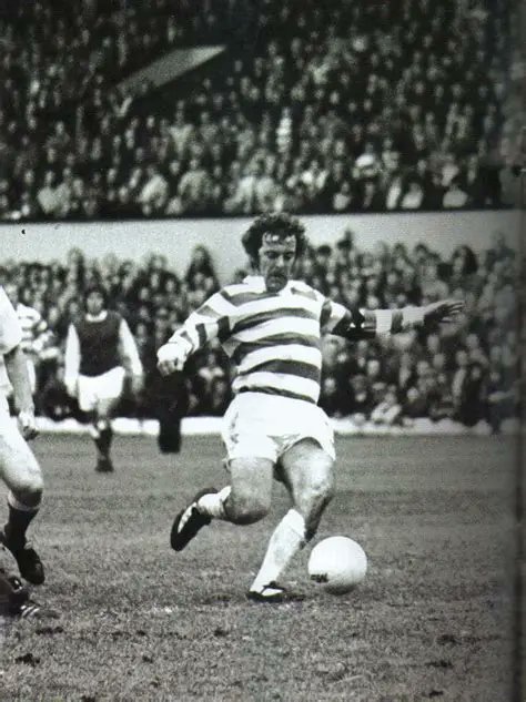 So sad about Dixie Deans' death. Saw all his Celtic goals with my dad, including the six against Partick Thistle and the six against Hibs in one week in Oct 1974 - three at Celtic Park in the league and hat-trick at Hampden in LC final (pictured). Rest in peace, Dixie. #CelticFC