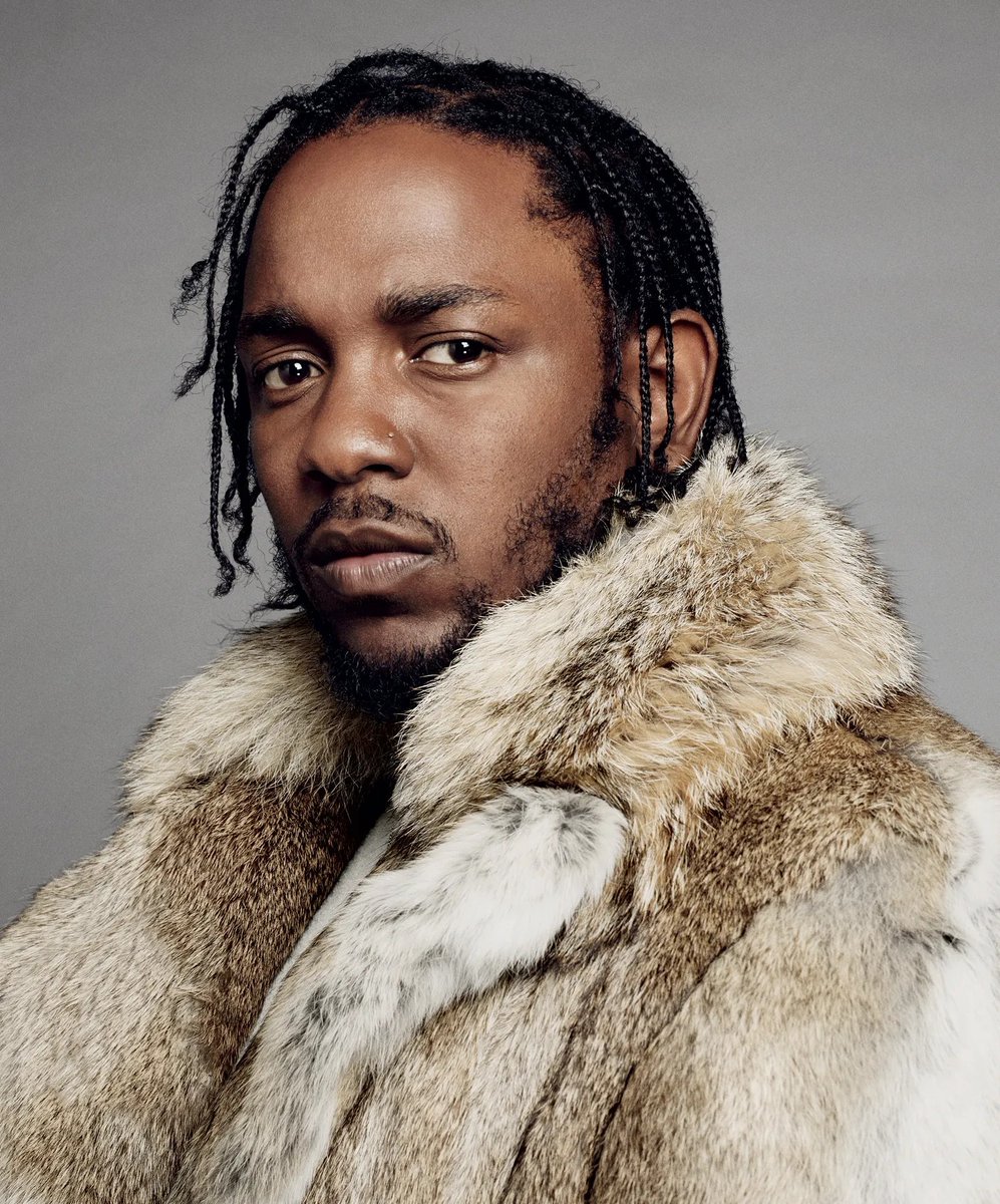 SeriesBrasil's tweet image. Desconsiderando não-artistas, Kendrick Lamar ocupa o primeiro lugar na parada de artistas de fim de ano da Billboard em 2025.