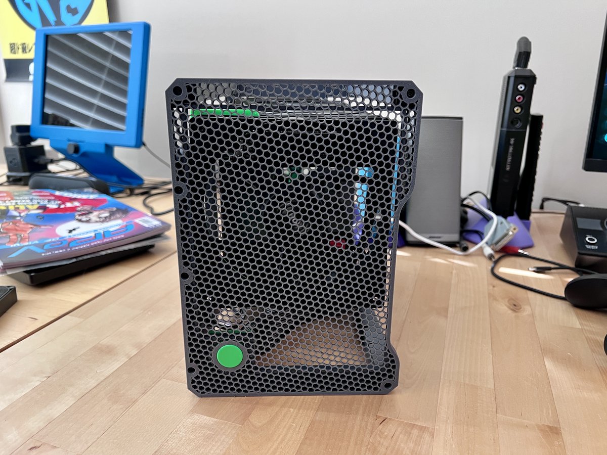 ToddsNerdCave's tweet image. Improved my Mini-ITX case design &quot;4Play&quot; some. Added front power button (recessed 24mm arcade button), 30mm longer chassis and adjustable cooling fan mount.

The adjustable fan mount is now suspended and frameless (more or less).
It allows you to use 1x 140mm, 1x 120mm, 1x 92mm…