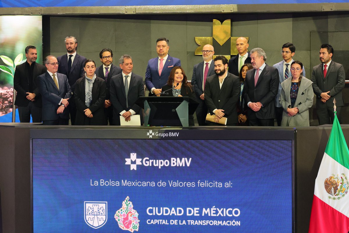cnbvmx's tweet photo. El presidente de la #CNBV, Ángel Cabrera Mendoza, asistió al campanazo de la Emisión del #BonoVerde del @GobCDMX en @BMVMercados. https://t.co/8JheieJN0c