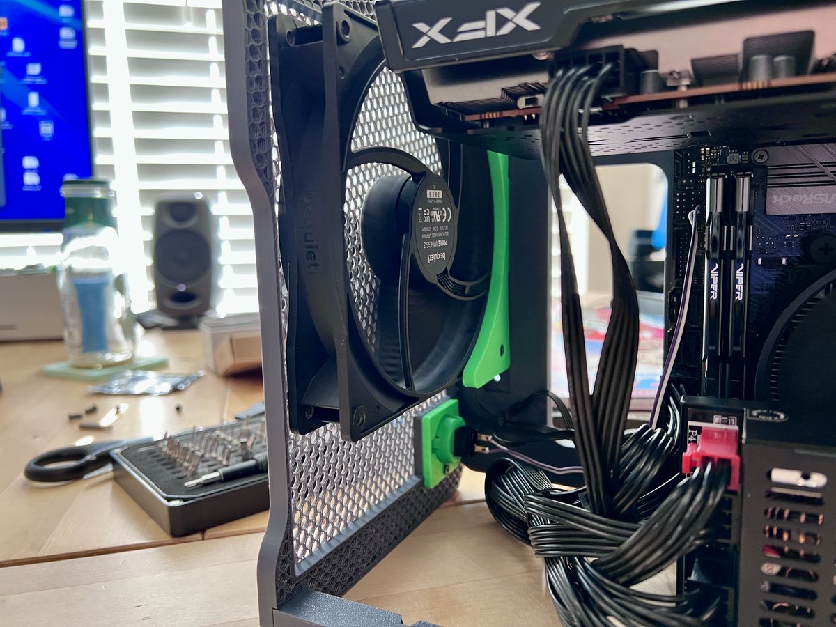 ToddsNerdCave's tweet image. Improved my Mini-ITX case design &quot;4Play&quot; some. Added front power button (recessed 24mm arcade button), 30mm longer chassis and adjustable cooling fan mount.

The adjustable fan mount is now suspended and frameless (more or less).
It allows you to use 1x 140mm, 1x 120mm, 1x 92mm…