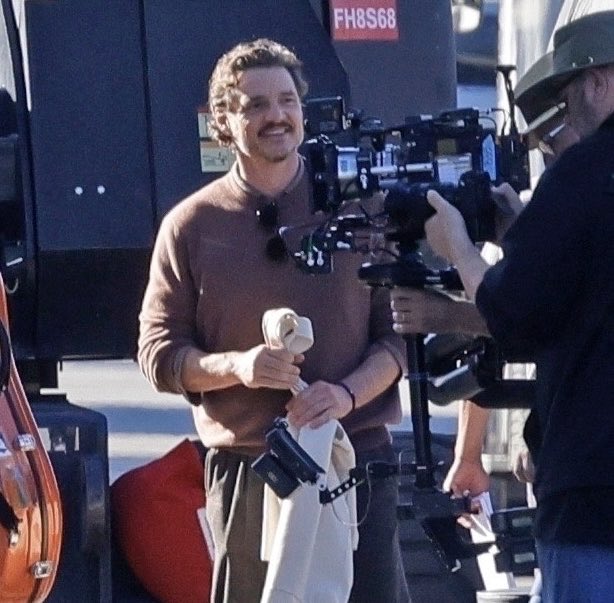 Memesofpascal's tweet image. *New pics of Pedro dropping*  
Ptwt: