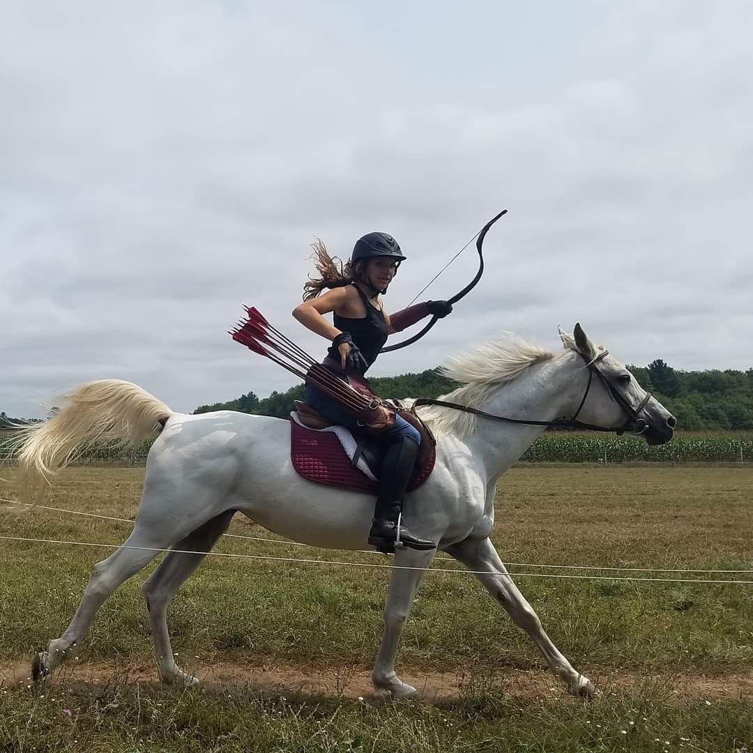Diorgirlx's tweet photo. she loves horses https://t.co/vow3TiH419