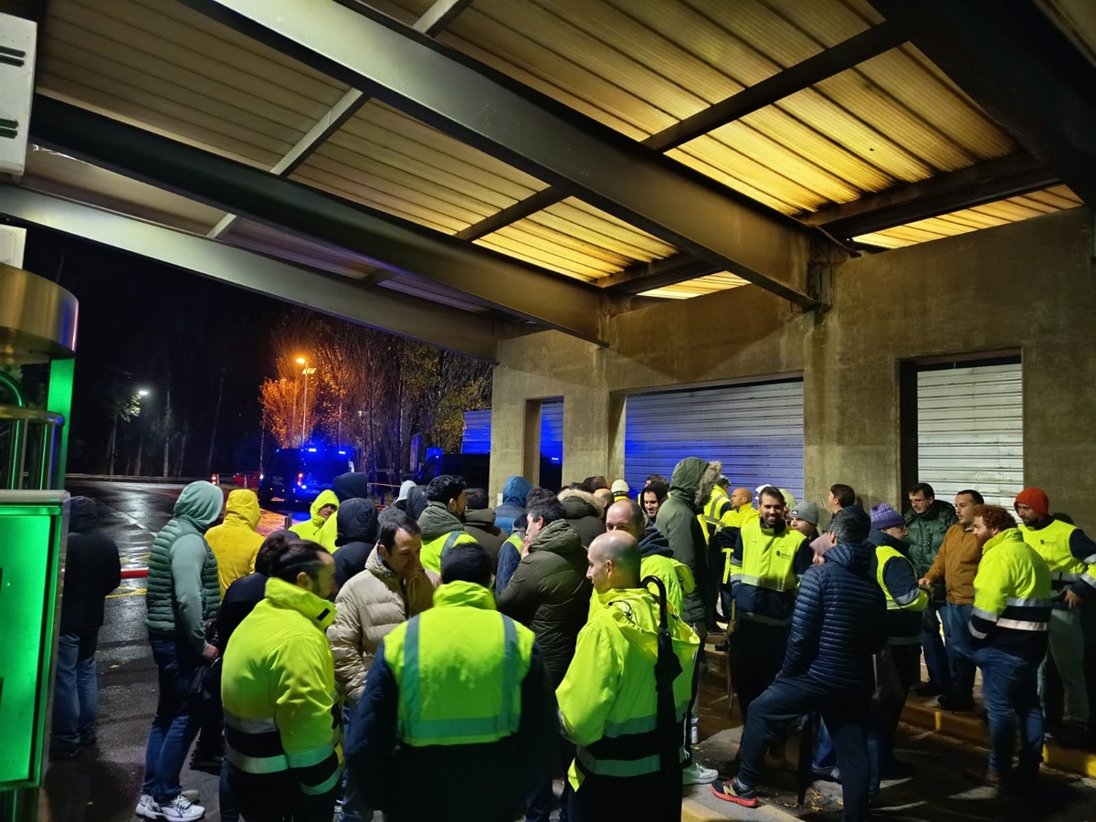 21NoticiasCom's tweet photo. O seguimento do 100 % da folga en ENCE-Pontevedra paraliza a fábrica https://t.co/q9lftra8BS 
@ccoogalicia @UGT_Galicia @galizaCIG https://t.co/tk9w0UqKcR