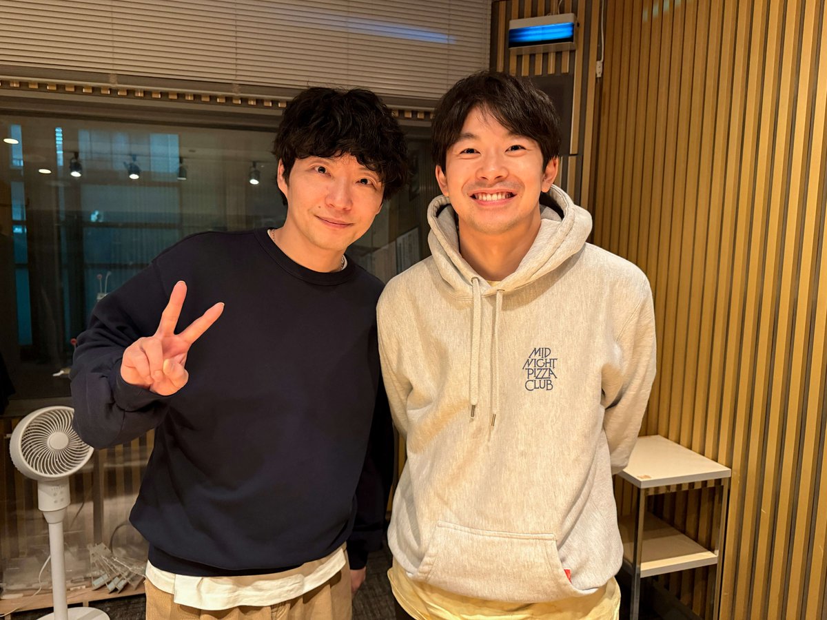 gen_senden's tweet photo. 今夜の #星野源ANN OPは前回のエスコンフィールド放送回のエピソードや最近韓国に行った報告から！
そして、実は星野さんとは10年来の友人！俳優の仲野太賀さんをゲストにお迎えして、ふたりが出会った頃のお話、星野さんから太賀さんへの質問など…じっくりトークしました🗣️
https://t.co/QP0DVwKYsl https://t.co/SNbf9Byqh7