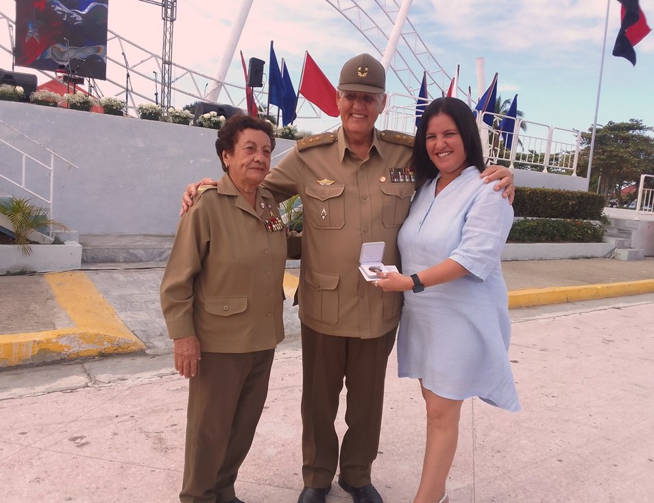 FernandezMaryde's tweet photo. ¡Feliz 85 cumpleaños, General Teté Puebla! Hoy honramos a la heroína y la combatiente de la Sierra Maestra, cuyo valor y dedicación a la Revolución son un faro de inspiración. Muchas felicidades, leyenda viviente. https://t.co/0ynv6CG6p3