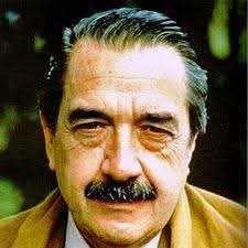 Le preguntaron a Raúl Alfonsín, si no le pesaba haber terminado su mandato  y el contestó..."No, mi triunfo fue haberle puesto la banda a otro presidente Constitucional"....