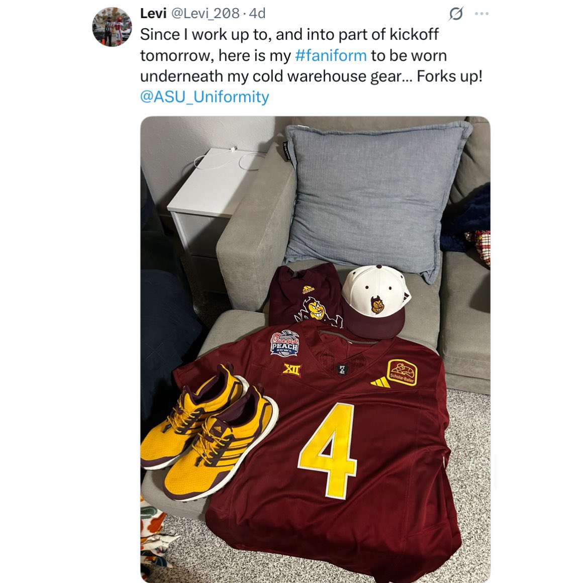 ASU_Uniformity's tweet photo. Here are the #faniforms for @lilbobby28, @levi_208, @nicole_pinter6, and @DrBillBrasky!!! Go forth and vote in the tweet above! Poll is open until 10pm (AZ) tonight will be combined with results from the Instagram poll. https://t.co/9rgWJu7gHb