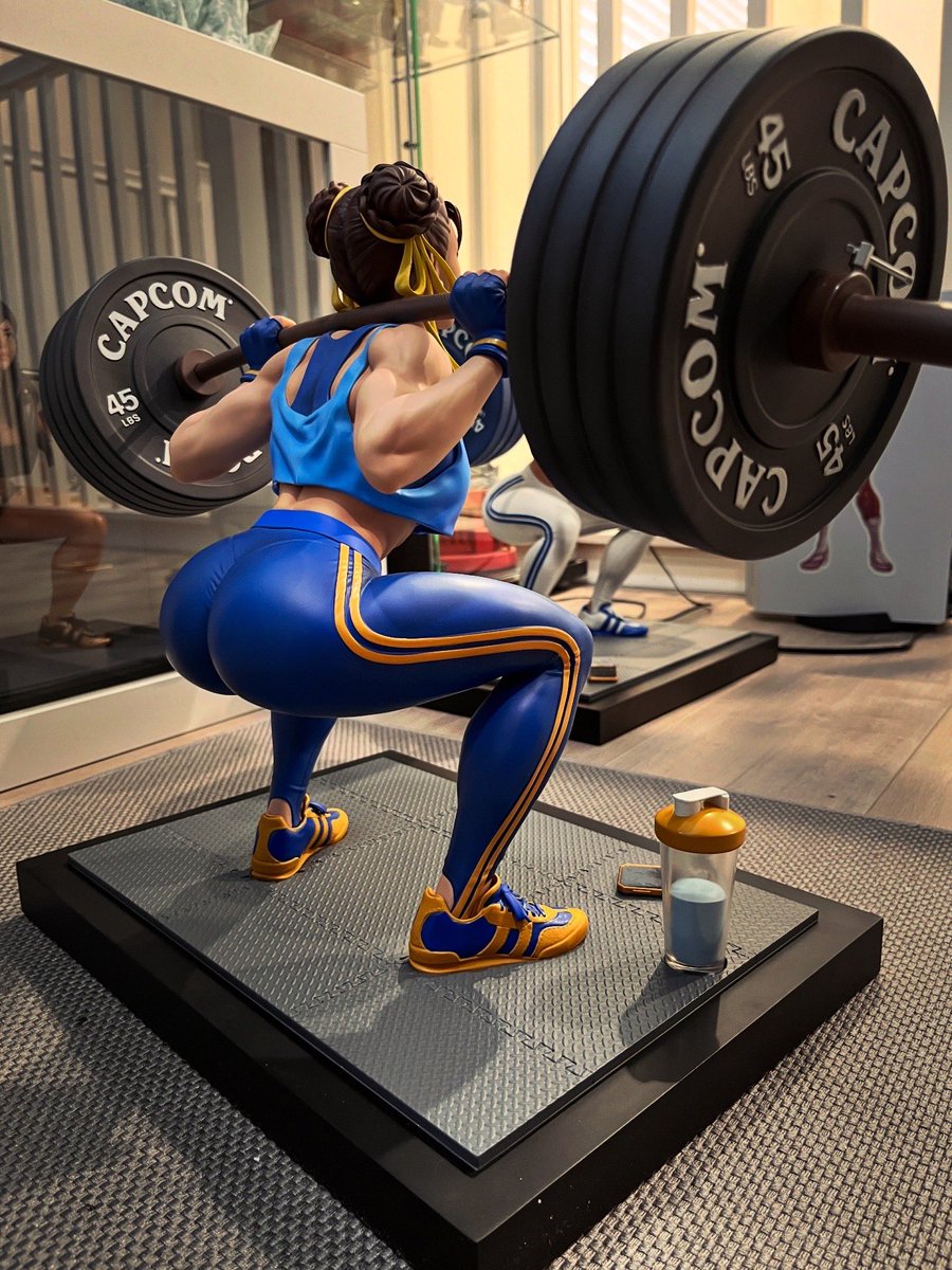 1:4 scale Chun Li(Alpha) Gym statue by @collectpcs. I had a hand