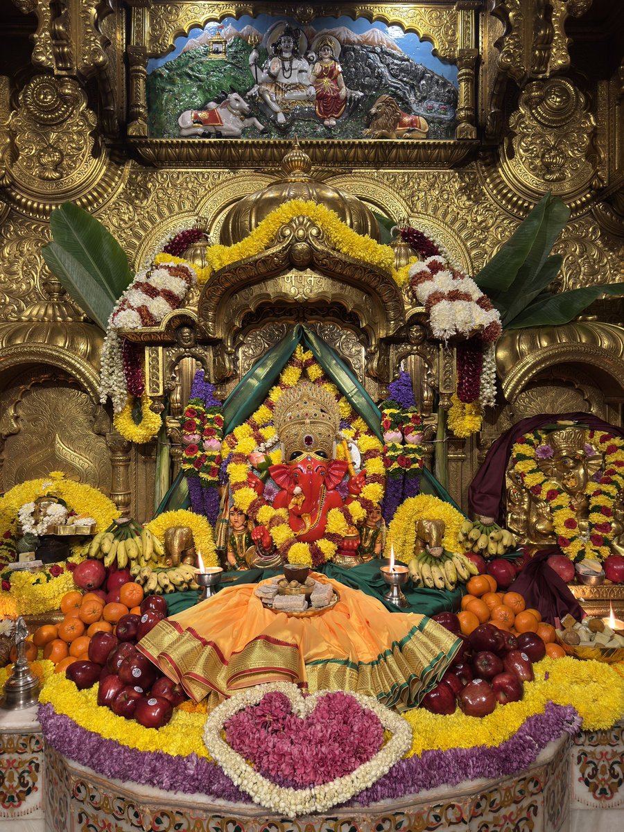 🙏गणपती  बाप्पा मोरया 🌺मंगलमूर्ती मोरया 🙏१०/१२/२०२५
🙏Ganapati Bappa Moraya 🌺 Mangalmurti Moraya  🙏10/12/2025