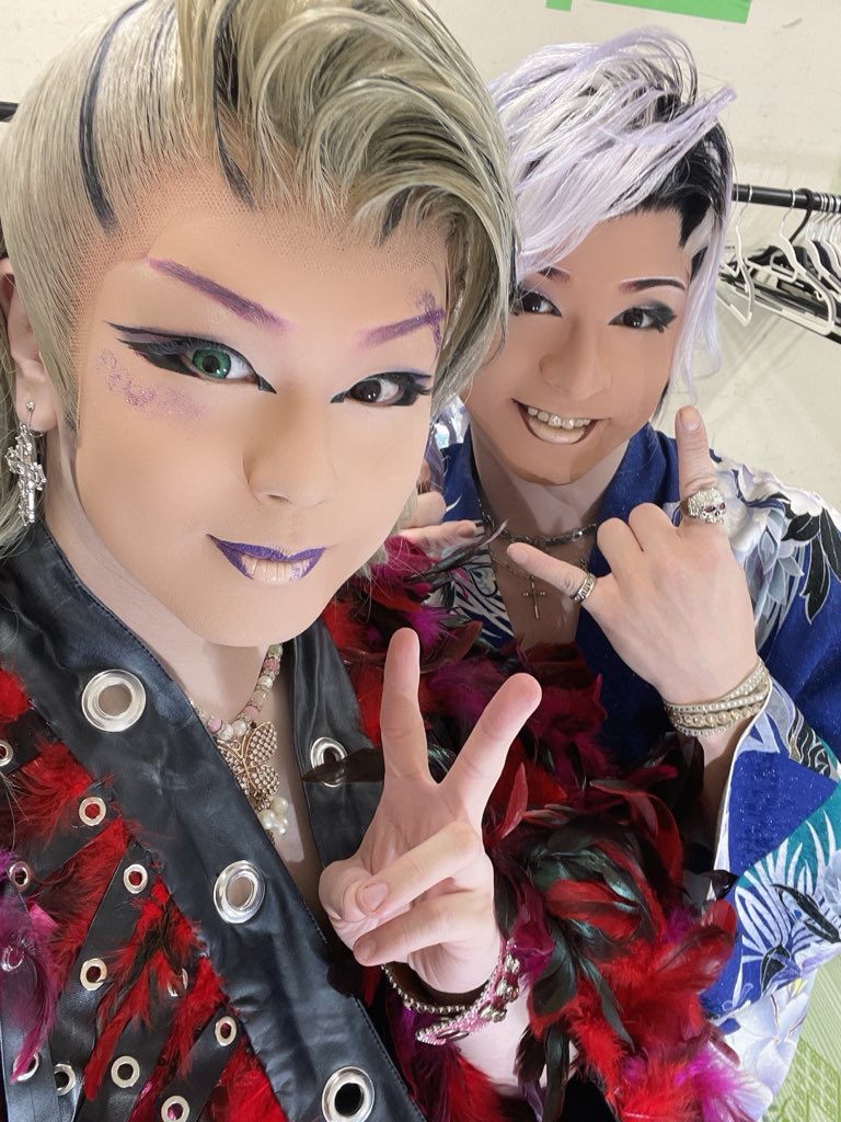 #劇団錦
#カムイ龍虎
 
昨日は無事に京橋羅い舞座ゲスト終わりました〜！✨
ご来場頂きありがとうございました☺️

みんなにいじられ、キラキラを着せていただいたりと出演者、お客様みんなと盛り上がることができました✨
楽しかったです☺️